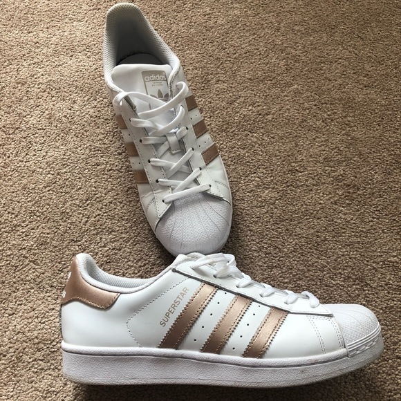 adidas Shoes - Adidas superstars ⭐️⭐️⭐️